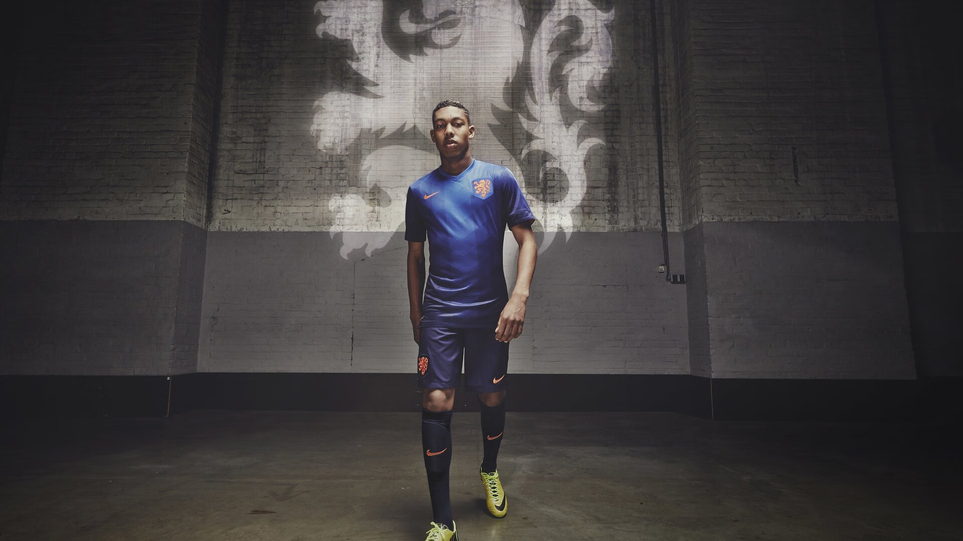 九游游戏-绝杀“足球魔术师”系列：点燃比赛的最后一刻，足球场上的魔术师